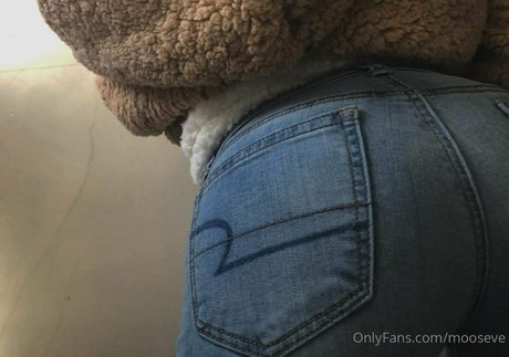 mooseve model hd images