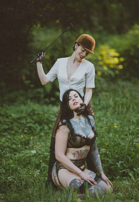 vauntastic model nude image