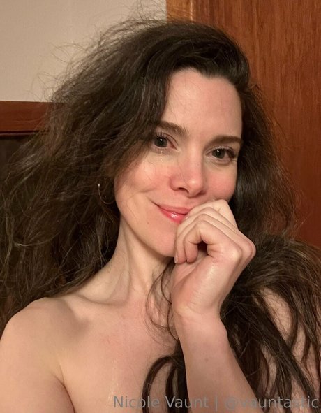 vauntastic model nude img