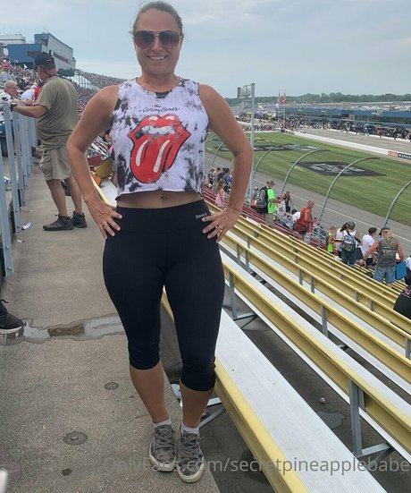 secretpineapplebabe model hd photo