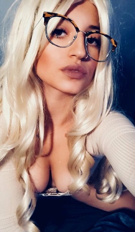 gamerwillow free model photo