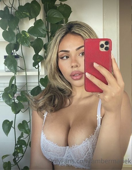 Amber Khieralla model nude pictures