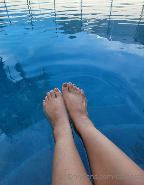 dztoesss model top pic