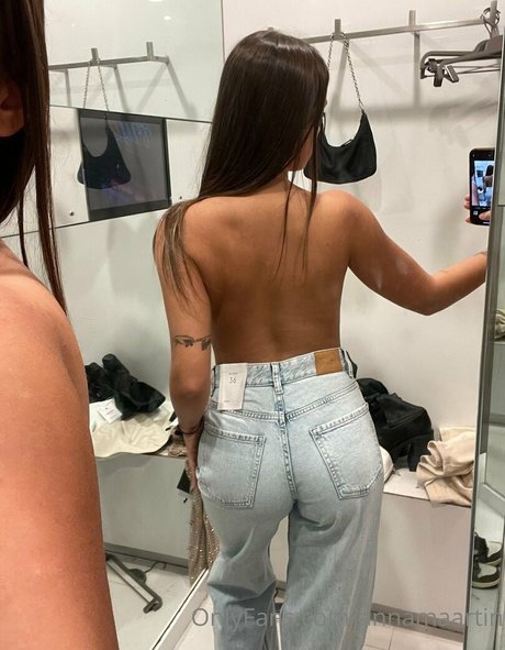 annamaartin model naked pics