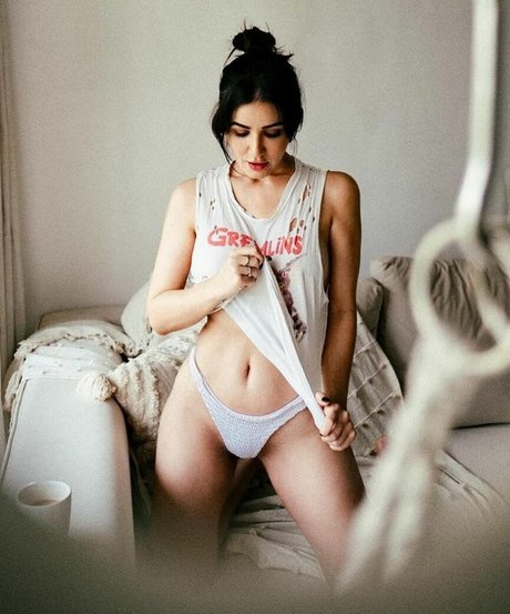 amyaelaofficial naked pornstar picture