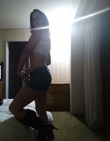 olesiana exclusive model img