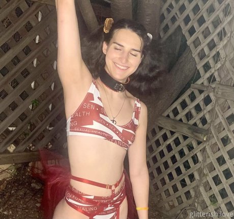 glitterishhh model erotic pictures