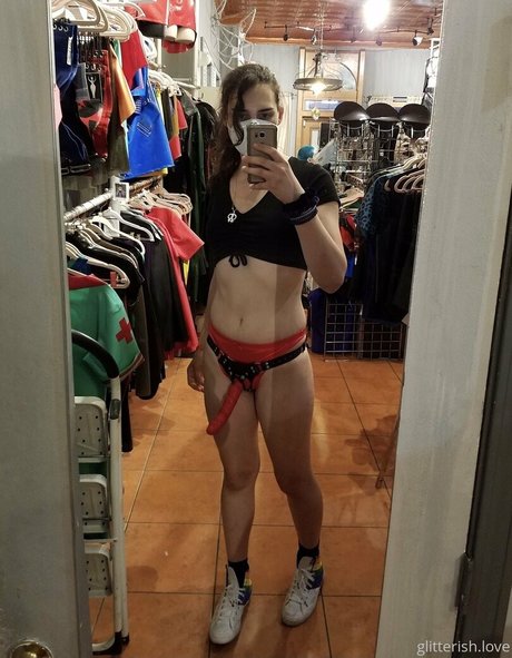 glitterishhh model hd picture