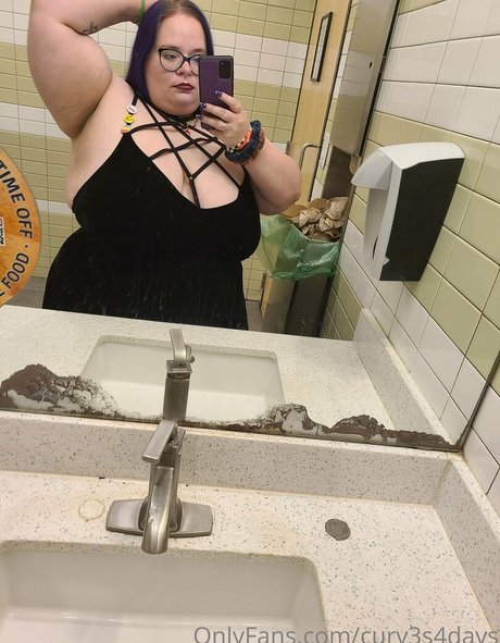 curv3s4days adult actress img