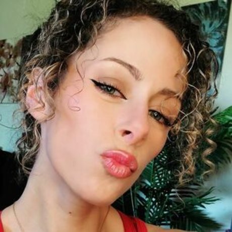 itsmisscurly pornstar pretty photo