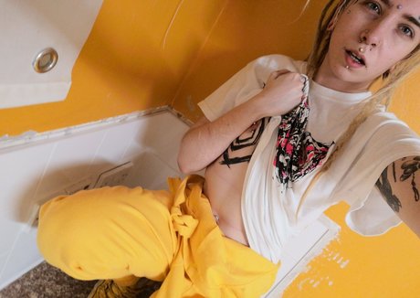 welcometothesewer naked model picture