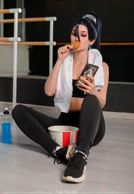 alice01cosplay pretty actress pics