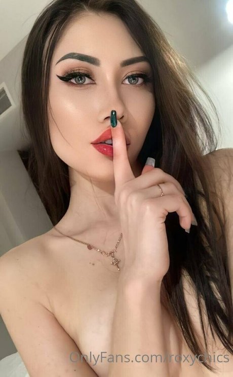 roxychics model porn photo