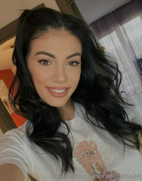 mollyrossee hot pornstar image