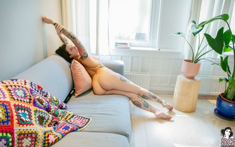 Peonyy nude pornstar pic