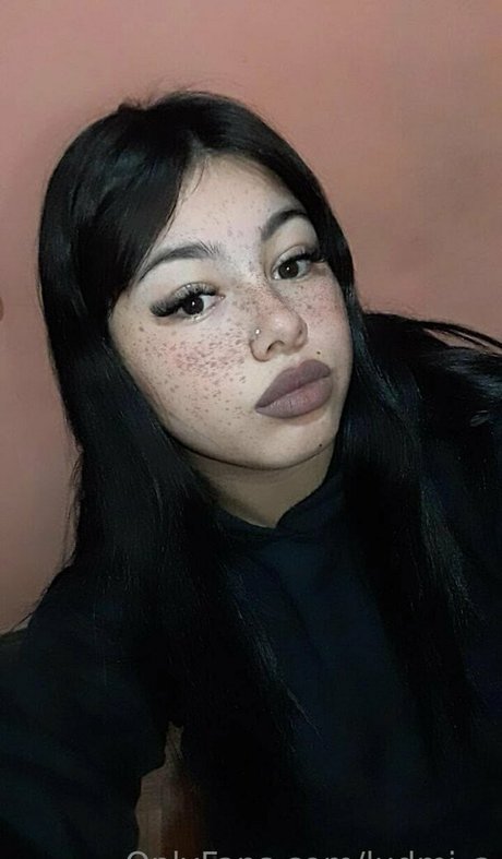 ludmi a star art photos