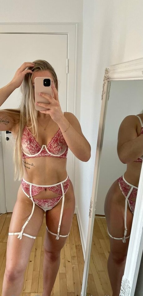 belittleee model nice photo