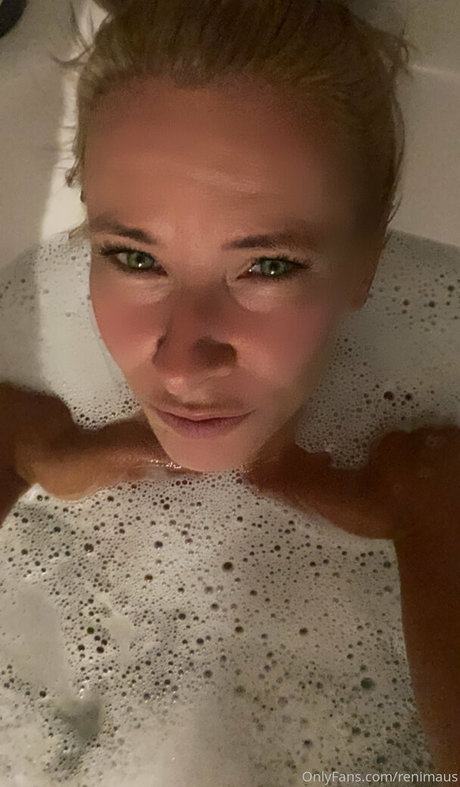 loveislove01 erotic star pic