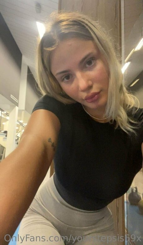 yourstepsis69x naked star pic