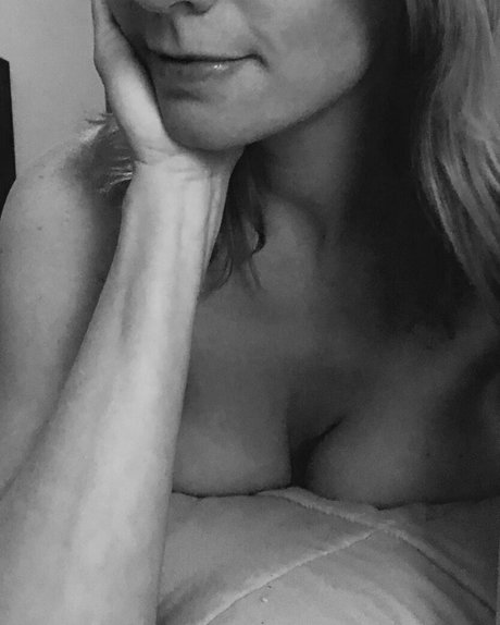 Allie Q model top photos