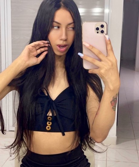 Karoll Valencia model porn img