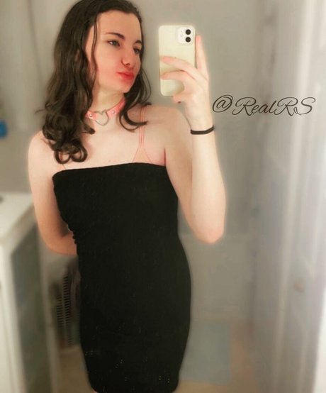 RealRS sexy model image
