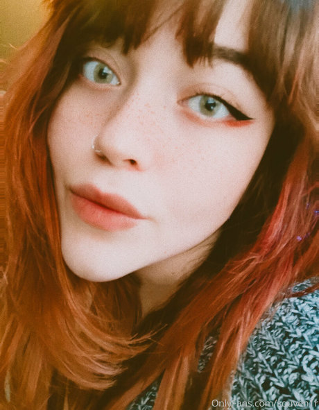 souven1r nudes model image