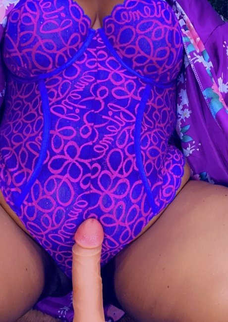 ohlivvynoir xxx model image