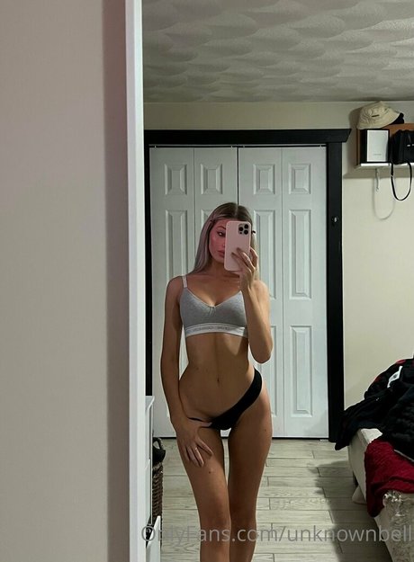 unknownbell naked pornstar gallery