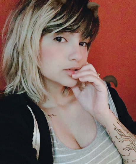 Riyuuka nudes model photos