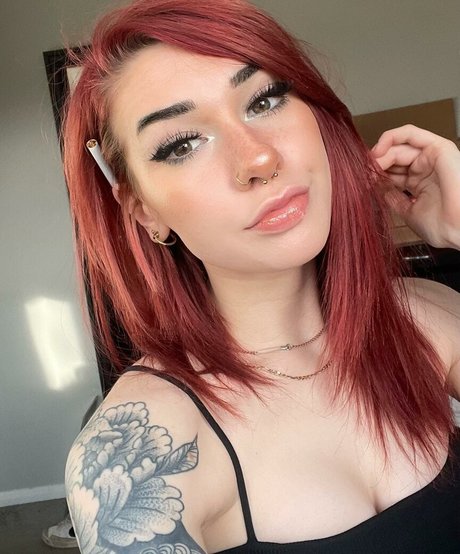 Em camp bell nude model image