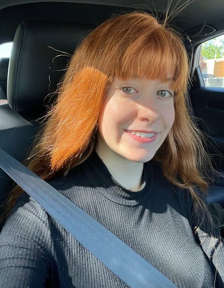 Pinksyreen model porn images