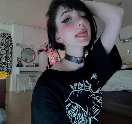 Nananightray nudes model photo