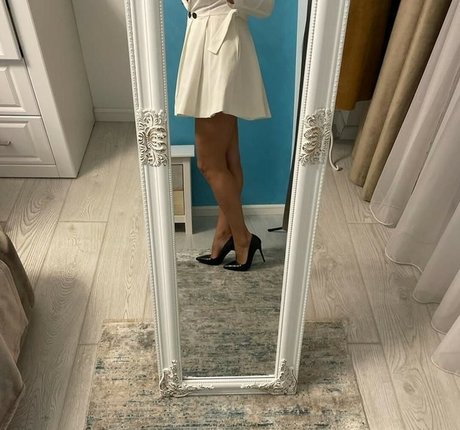 Ella Mom sexy model photos