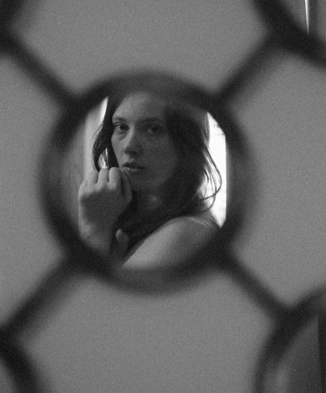 Ivie Walker naked model gallery