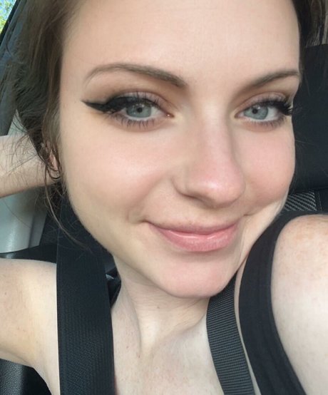 MudslinginTrainwreckVIP pornographic actress gallery