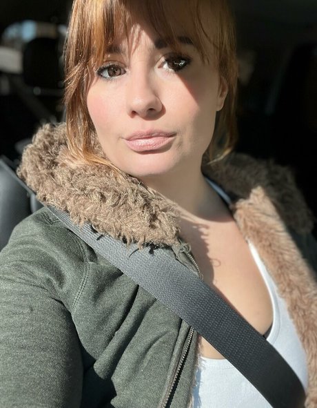 LillyBehave sexy actress pics