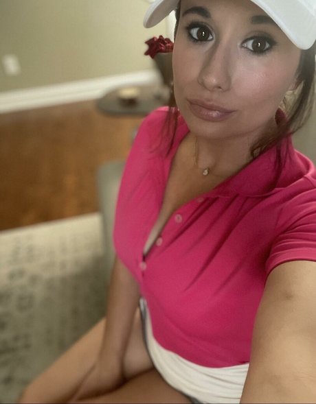 LillyBehave naked model img