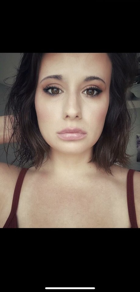 LillyBehave star pornographic photos