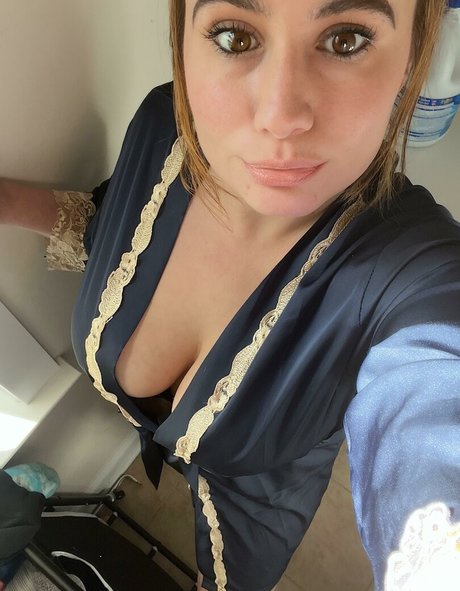 LillyBehave star exclusive img