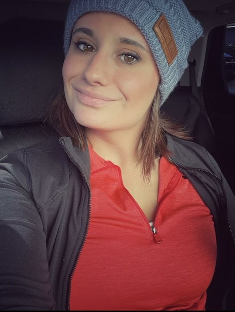 LillyBehave star pretty picture