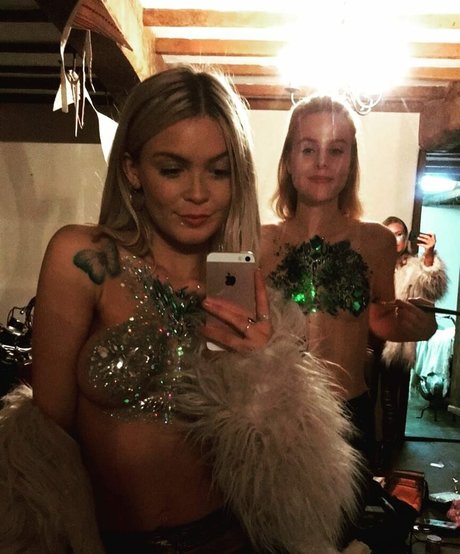 Charlotte Summers model erotic img