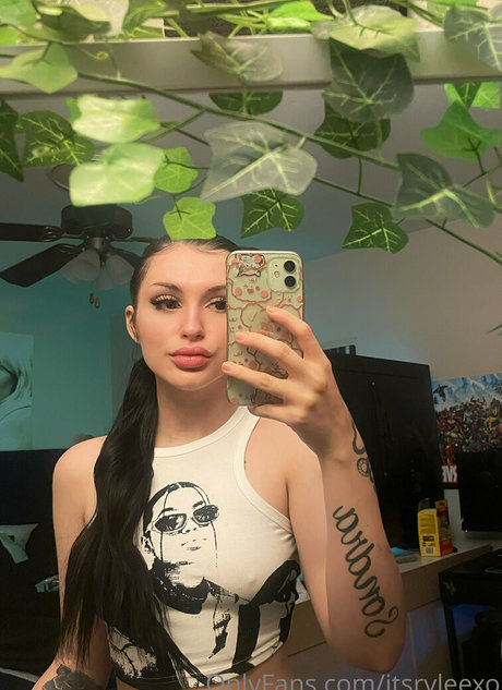 itsazaleaxo free actress photos