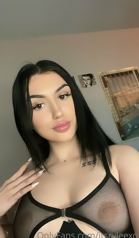 itsazaleaxo model high quality photos