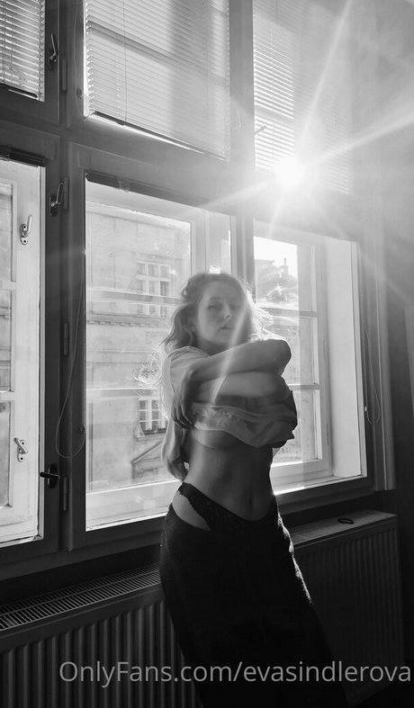 evasindlerova nude star archive