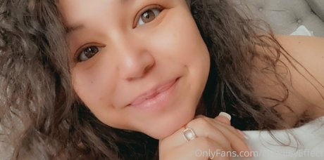 therileyeffect model nude pictures