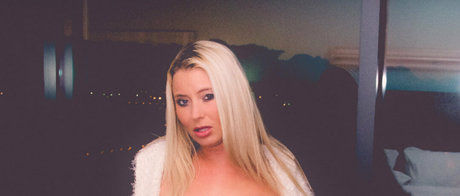 alipie1689 erotic actress photo