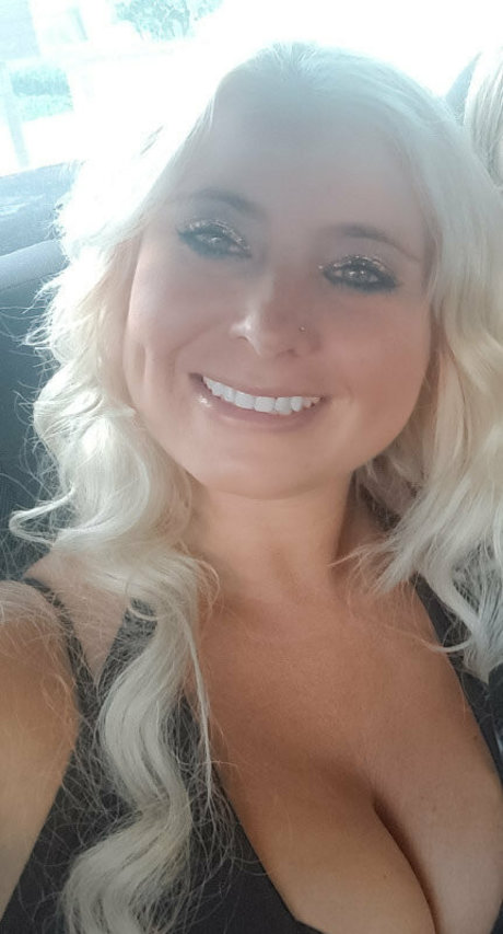 alipie1689 adult star pics