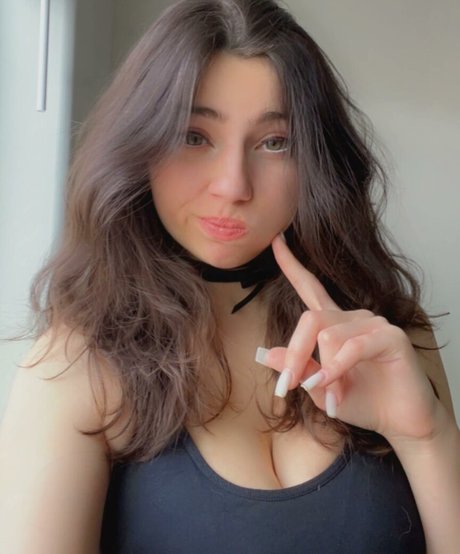 Lilac Love pornstar erotic image