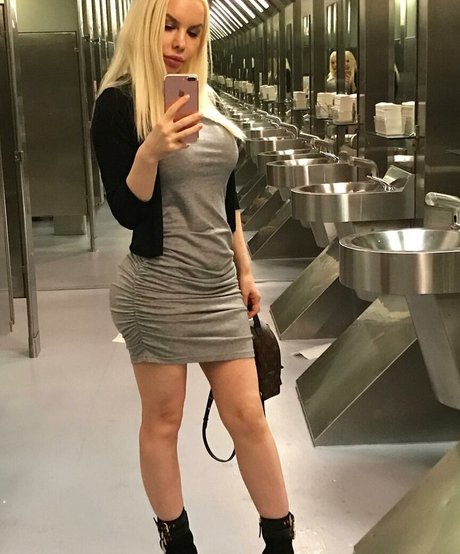 simoniliciousxxx hot pornstar pics